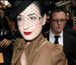 Dita Von Teese retrouve Janet Jackson lors d'un rendez-vous... extravagant !