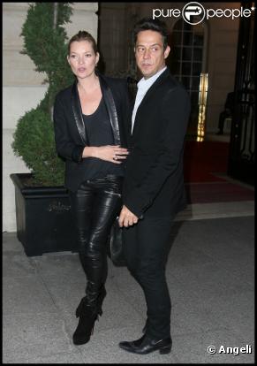  Kate Moss et Jamie Hince dans les rues de Paris le 3 octobre 2010 