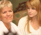 Mimie Mathy et Cécilia Cara dans un épisode de 