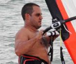 Juan Pablo Montoya fait de la planche à voile à Virginia Beach à Miami