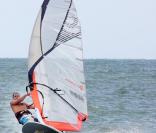 Juan Pablo Montoya fait de la planche à voile à Virginia Beach à Miami