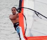Juan Pablo Montoya fait de la planche à voile à Virginia Beach à Miami