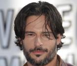 L'acteur Joe Manganiello s'est fiancé à sa petite amie, l'actrice et top model Audra Marie, lors d'un voyage romantique en Italie.