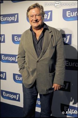 Selon Europe 1, l'émission  L'heure du crime  animée par Jacques Pradel sur RTL ressemble d'un peu trop près à  Café Crime  qu'il présentait sur Europe 1 jusqu'à la saison passée.