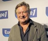 Selon Europe 1, l'émission  L'heure du crime  animée par Jacques Pradel sur RTL ressemble d'un peu trop près à  Café Crime  qu'il présentait sur Europe 1 jusqu'à la saison passée.