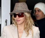 Madonna quittant le Centre de la Kabbale, à New York, mai 2009