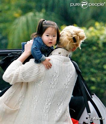Katherine Heigl et sa petite Naleigh sont allées déjeuner (Los Angeles, 30 octobre 2010)