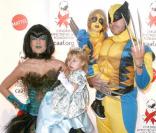 Tori Spelling, Dean McDermott et leurs enfants Stella et Liam au Gala de Charité d'Halloween, au profit des enfants malades du sida à Santa Monica, le 30 octobre 2010  