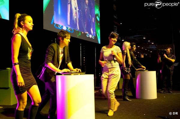 Samedi 30 octobre, Activision dynamitait la Paris Games Week, à la Porte de Versailles, avec le show explosif de Sheryfa Luna, Quentin Mosimann et Maxime Torres sur DJ Hero 2 !