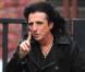 Alice Cooper quitte les studios ITV à Londres, le 2 novembre 2010.