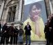 Bertrand Delanoë lors du rassemblement le jour de la libération de l'opposante à la junte birmane Aung San Suu Kyi sur le parvis de l'Hôtel de Ville à Paris le 13 novembre 2010