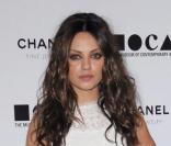 Mila Kunis lors du gala du musée d'art contemporain de Los Angeles avec Chanel le 13 novembre 2010