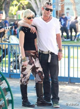Gwen Stefani et son mari Gavin Rossdale e (13 novembre 2010 dans un parc de West Hollywood)