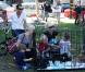 Gwen Stefani, son mari Gavin Rossdale et leurs deux enfants Kingston et Zuma (13 novembre 2010 dans un parc de West Hollywood)