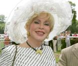 Sylvia Roth, veuve du milliardaire Daniel Wildenstein décédé en 2001, s'est éteinte à son tour, des suites d'un cancer, dans la nuit du 12 au 13 novembre 2010. Mais sa querelle avec les héritiers Wildenstein s'est transformée en affaire d'Etat.