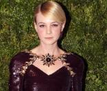 Carrey Mulligan superbe dans une robe Chanel lors de la soirée Vogue Awards à New York le 15 novembre 2010