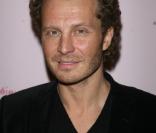 Sinclair co-animera la cérémonie des  American Music Awards 2011  avec Karima Charni sur W9 dans la nuit du dimanche 21 au lundi 22 novembre à partir de 2h du matin.  
