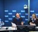 Nicolas Canteloup fête sa 1000ème sur Europe 1, entouré de Marc-Olivier Fogiel, Julie, Jean-Pierre Elkabbach, Laurent Fabius et Laurent Cabrol.