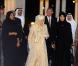 Mercredi 25 novembre 2010, la reine Elizabeth II entamait une visite officielle de 5 jours dans le golfe, accompagnée de son époux et de leur fils Andrew, duc d'York. Dès son arrivée à Abu Dhabi, elle a été emmenée à la mosquée Sheikh Zhayed.