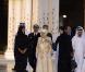 Mercredi 25 novembre 2010, la reine Elizabeth II entamait une visite officielle de 5 jours dans le golfe, accompagnée de son époux et de leur fils Andrew, duc d'York. Dès son arrivée à Abu Dhabi, elle a été emmenée à la mosquée Sheikh Zhayed.