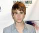 Justin Bieber signe son livre First step 2 for ever dans une librairie de New York, vendredi 26 novembre.