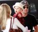 Lance Armstrong, dans l'oeil du cyclone, se ressource avec sa belle et son fils!