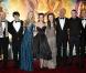 Tout le casting à l'occasion de l'avant-première britannique du Monde de Narnia : L'odyssée du passeur d'aurore , à l'Odeon de Leicester Square, à Londres, le 30 novembre 2010.