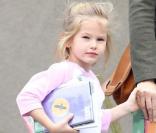 Jennifer Garner se balade aves ses filles Violet et Seraphina à Los Angeles, le 2 décembre 2010.