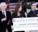 Samedi 4 décembre, le Gucci Masters 2010 a eu droit à un formidable spectacle, plein de fantaisie et d'humour. Charlotte Casiraghi en a été l'une des protagonistes ; sa mère Caroline de Hanovre a reçu un généreux chèque pour l'Amade.