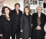 Claudia Cardinale, Jean Dujardin, Nicole Garcia et Michel Aumont lors de l'avant-première d'Un balcon sur la mer à Paris le 6 décembre 2010
