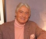 Maître Pierre Cornette de Saint-Cyr le deuxième c ommissaire priseur de la vente aux enchères des Frimousses le 7 décembre dans l'Hôtel  des Ventes Drouot Montaigne à Paris