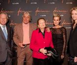  Georges Delettrez, Pierre Cornette de Saint Cyr, Doris Brynner, Laeticia Hallyday et Delphine Arnault lors de la vente aux enchères des Frimousses le 7 décembre dans l'Hôtel des Ventes Drouot Montaigne à Paris 