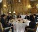 Carla Bruni et Nicolas Sarkozy déjeunent avec le président de la République arabe syrienne, Bachar el-Assad, et son épouse Asma. Claude Guéant est également convié. Le 9/12/2010