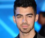 Joe Jonas, à l'occasion de l'avant-première hollywoodienne de  Tron Legacy , qui s'est tenue au El Capitan Theatre, à Los Angeles, le 11 décembre 2010.