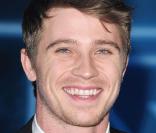 Garrett Hedlund, à l'occasion de l'avant-première hollywoodienne de  Tron Legacy , qui s'est tenue au El Capitan Theatre, à Los Angeles, le 11 décembre 2010.