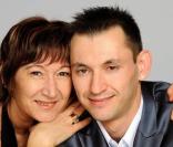 Alexandre, de Qui veut épouser mon fils ? avec sa maman. 