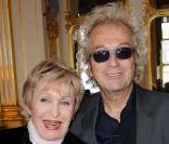 Remise de médailles au ministère de la Culture, à Paris le 15 décembre : Nicole Croisille et Luc Plamondon<br />