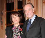 Remise de médailles au ministère de la culture, le 14 décembre 2010 à Paris : Nicole Lattès et Frédéric Mitterrand 