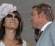 Selon la presse anglaise, Elizabeth Hurley aurait une aventure avec l'ancien joueur de cricket australien Shane Warne. Ils se sot rencontrés aux courses Goodwood le 27 juillet 2010