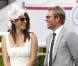 Selon la presse anglaise, Elizabeth Hurley aurait une aventure avec l'ancien joueur de cricket australien Shane Warne. Ils se sot rencontrés aux courses Goodwood le 27 juillet 2010