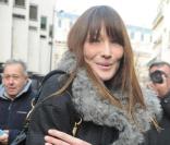 Carla Bruni à la sortie de la radio RTL ulta-lookée