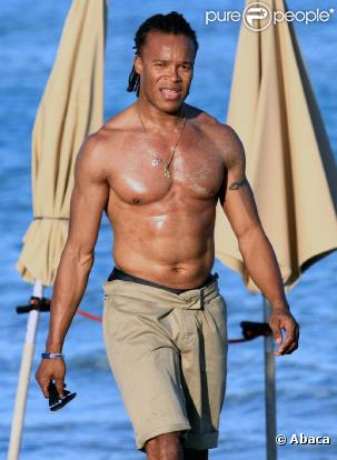 Edgar Davids profite du soleil de Miami, en compagnie d'amis, le 22 décembre 2010