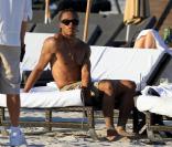 Edgar Davids profite du soleil de Miami, en compagnie d'amis, le 22 décembre 2010