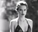 Alessandra Ambrosio dans une vidéo sublime, le top joue la pin-up glam' !
