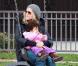 Heidi Klum, Seal et leurs enfants dans un parc de Beverly Hills le 26 décembre 2010 : Heidi Klum et l'adorable petite Lou, 1 an et trois mois