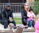 Heidi Klum, Seal et leurs enfants dans un parc de Beverly Hills le 26 décembre 2010