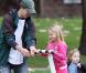  Heidi Klum, Seal et leurs enfants dans un parc de Beverly Hills le 26 décembre 2010 : Leni, 6 ans, s'éclate comme une petite folle ! 