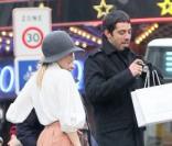 Kristen Bell joue les touristes à Paris, le 15 décembre 2010.