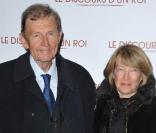 Etienne Mougeotte et sa femme, à l'occasion de l'avant-première du  Discours d'un roi , dans l'enceinte de l'UGC Normandie, à Paris, le 4 janvier 2011.