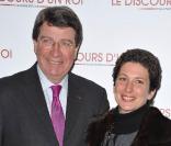 Xavier Darcos et sa femme, à l'occasion de l'avant-première du  Discours d'un roi , dans l'enceinte de l'UGC Normandie, à Paris, le 4 janvier 2011.